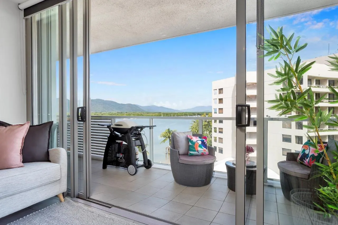 2Br Stylish Getaway @ Harbour Lights Cairns Apartment