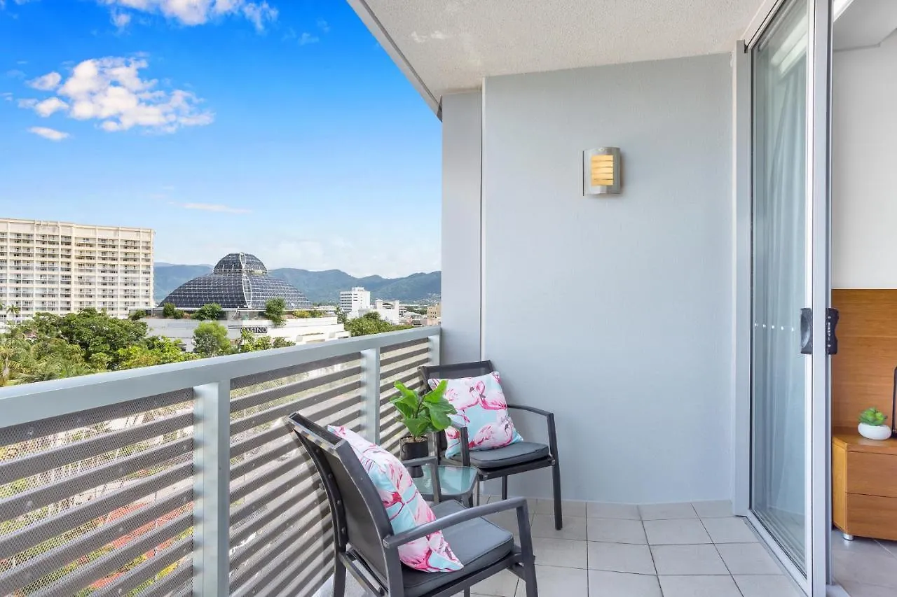 2Br Stylish Getaway @ Harbour Lights Cairns Apartment