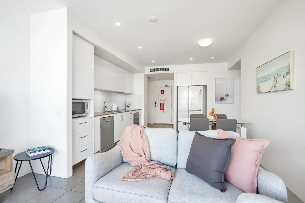2Br Stylish Getaway @ Harbour Lights Cairns Apartment